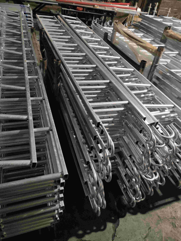 Q235 Échafaudage en acier galvanisé Échelle de singe à crochet vertical pour la construction